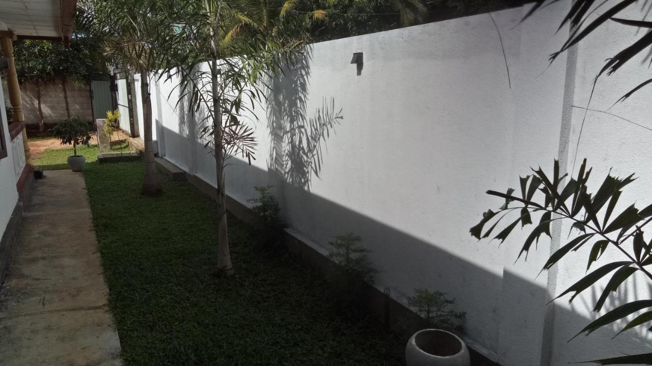 Umaya Holiday Home Anuradhapura Esterno foto